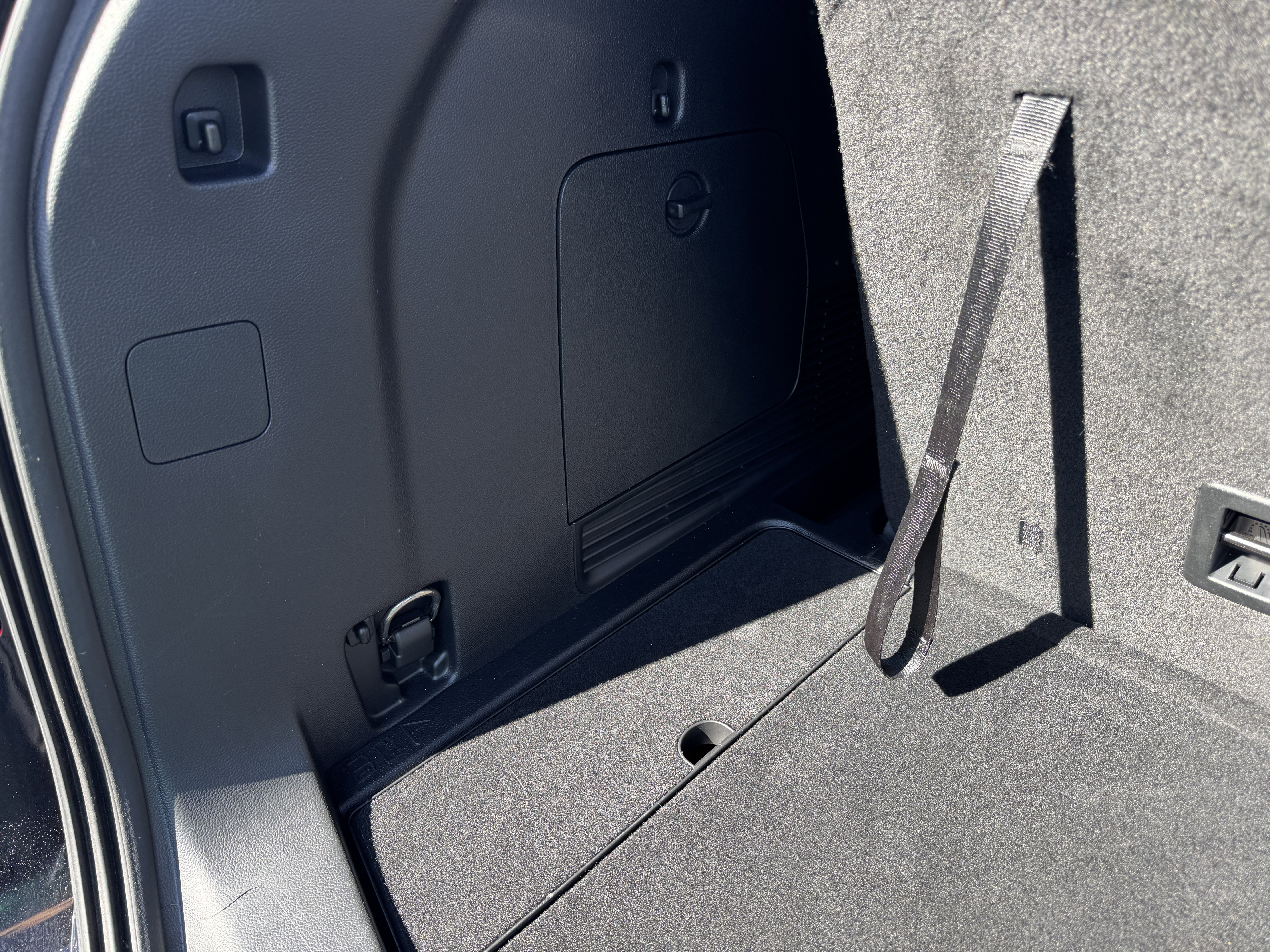 Certified 2022 Ford Explorer XLT w/ Equipment Group 202A image 40