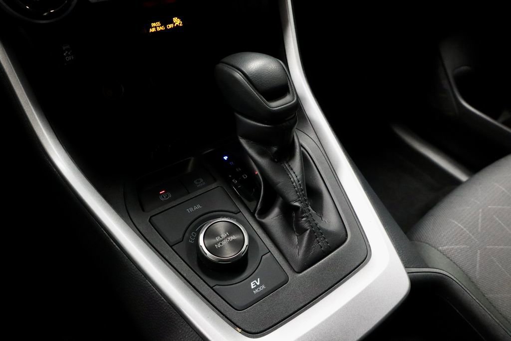 Used 2025 Toyota RAV4 XLE AWD/4WD image 29