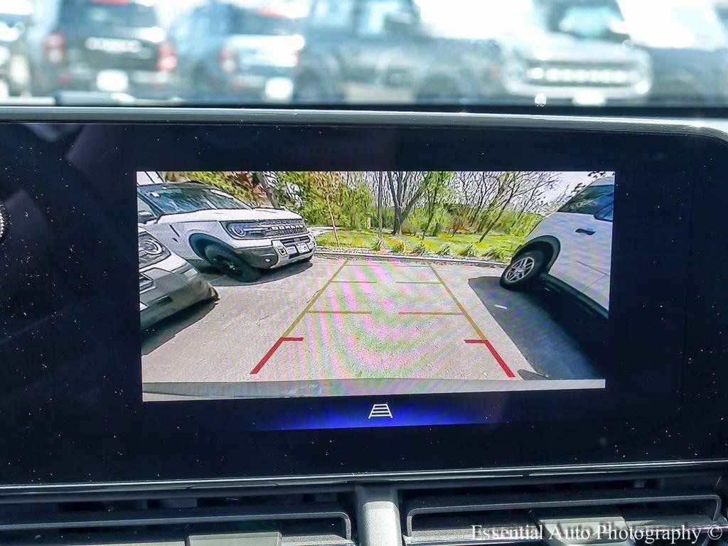 Used 2025 Chevrolet Trax LT w/ LT Convenience Package FWD image 15