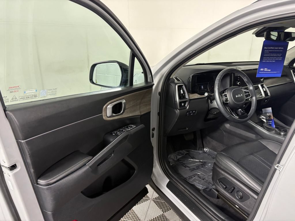 Used 2023 Kia Sorento EX w/ Panoramic Sunroof Package FWD image 11