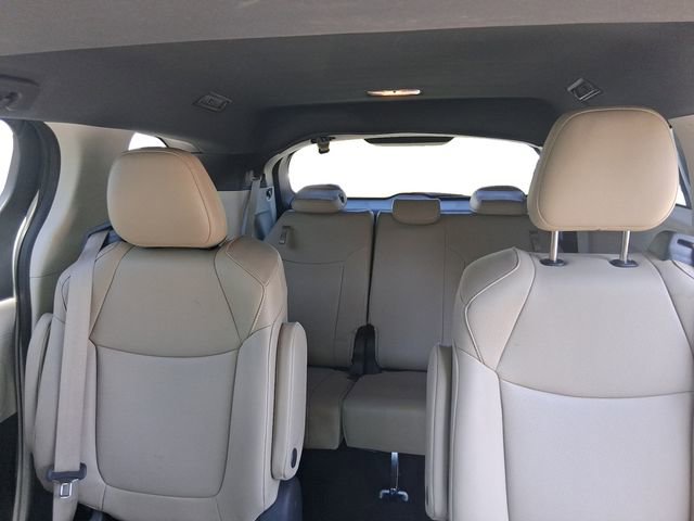 Used 2023 Toyota Sienna XLE FWD image 16