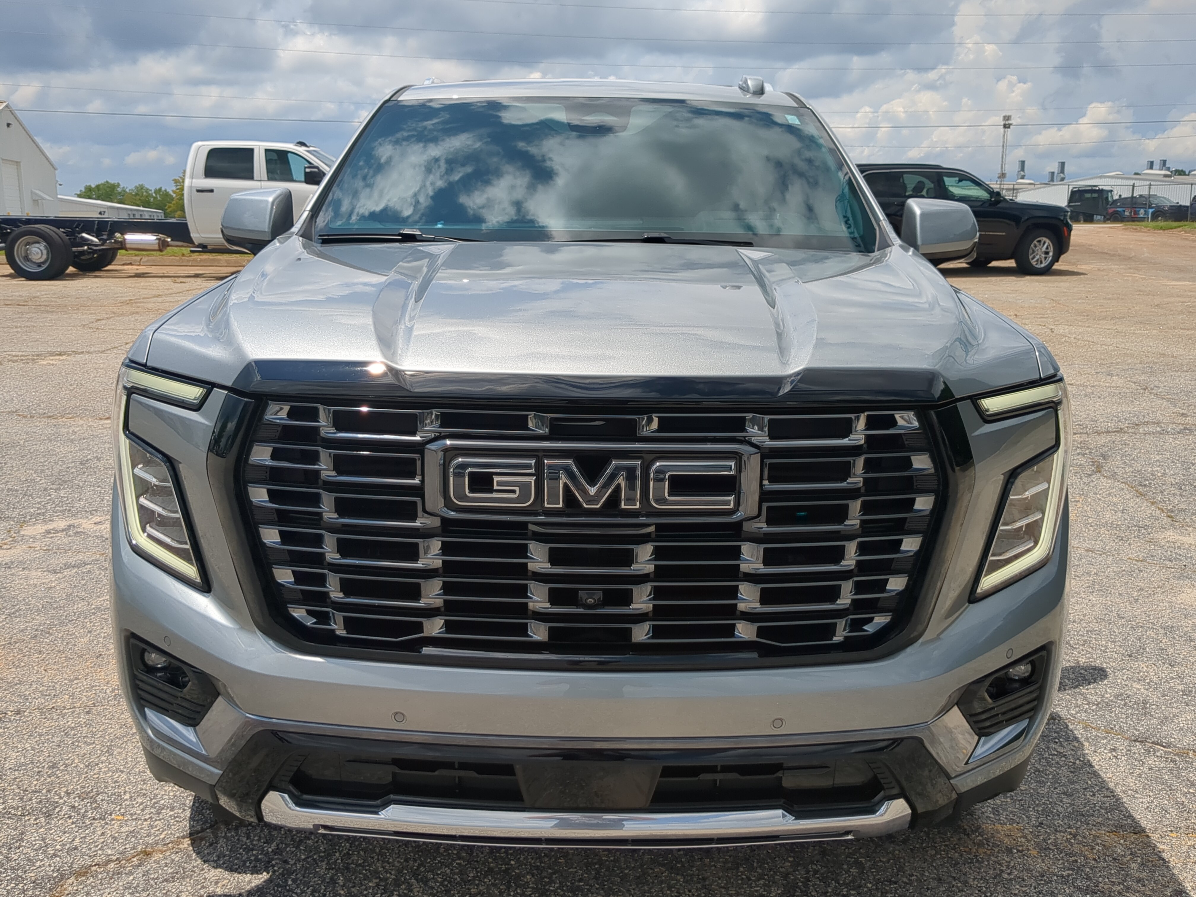 Used 2025 GMC Yukon XL Denali Ultimate w/ LPO, Floor Liner Package AWD/4WD image 7