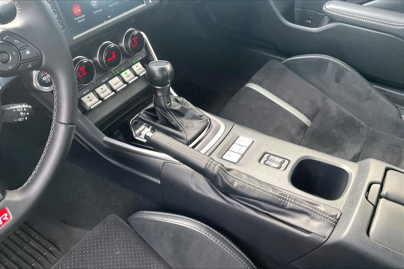 Used 2025 Toyota GR86 Premium w/ Performance Package RWD image 15