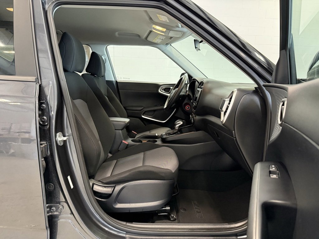 Used 2022 Kia Soul LX image 29