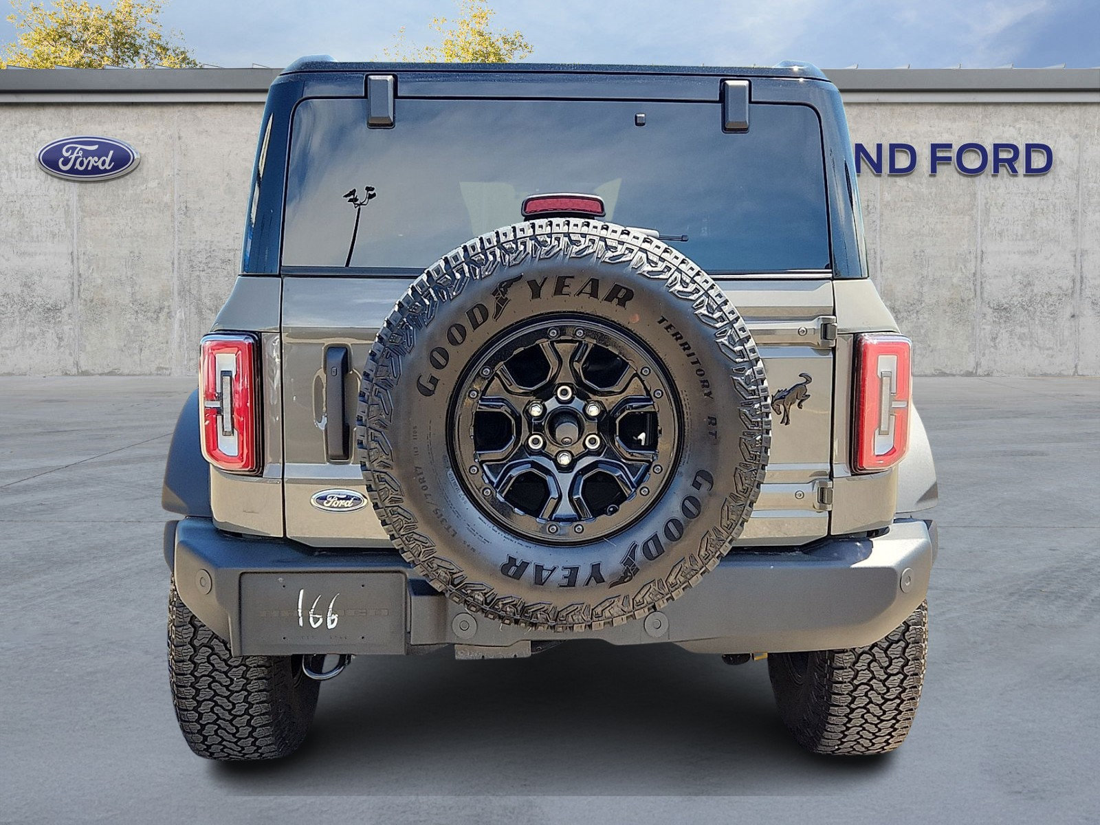 Certified 2025 Ford Bronco Outer Banks w/ Sasquatch Package AWD/4WD image 5