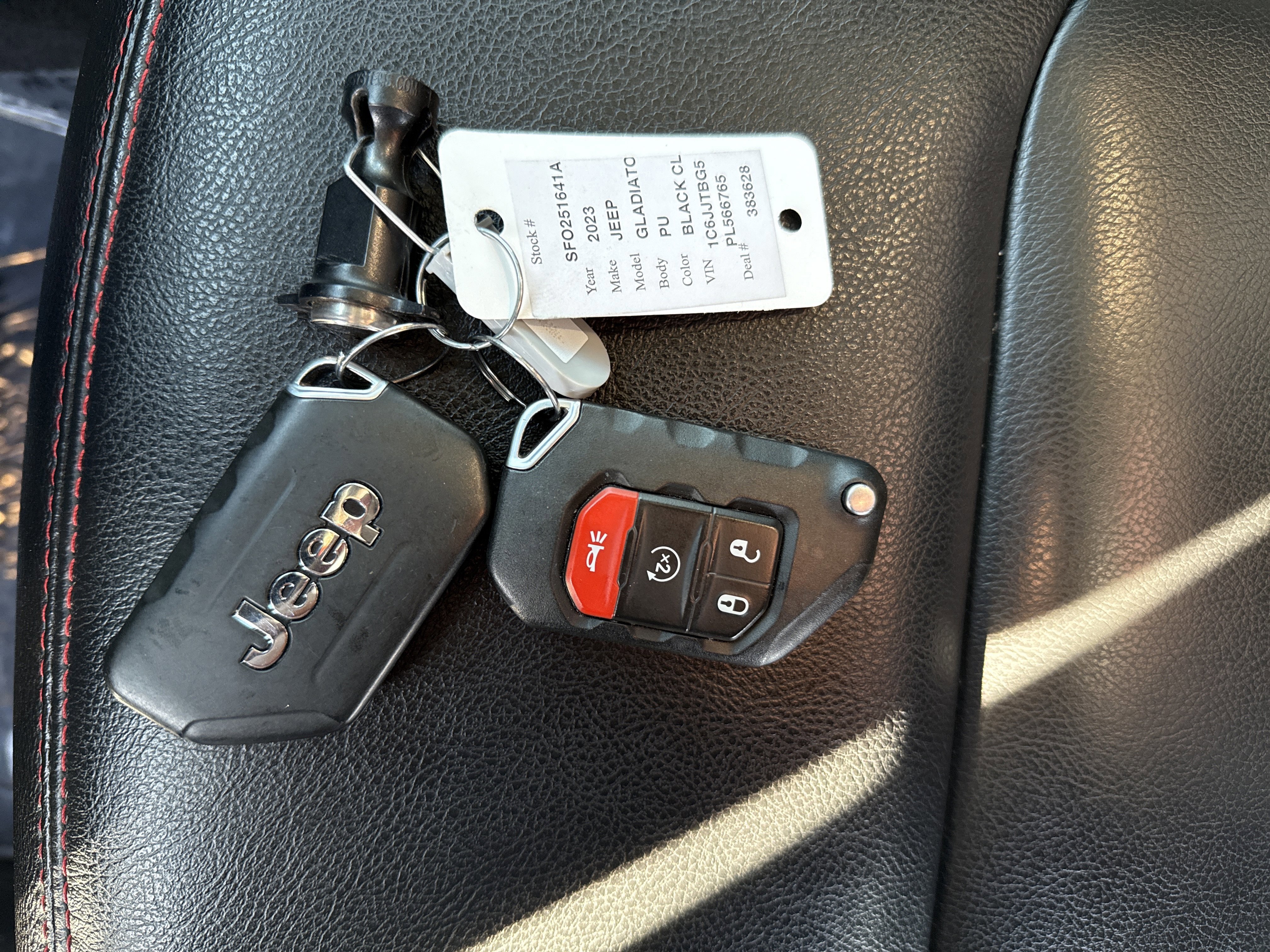 Used 2023 Jeep Gladiator Rubicon w/ Cold Weather Group image 31