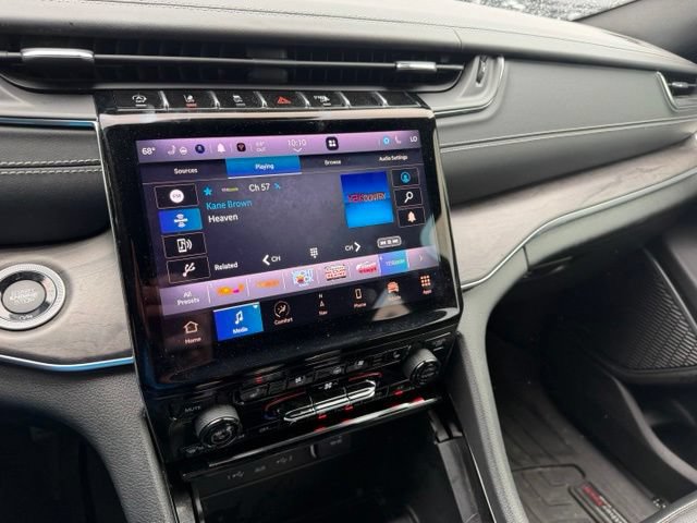 Used 2023 Jeep Grand Cherokee Overland AWD/4WD image 16