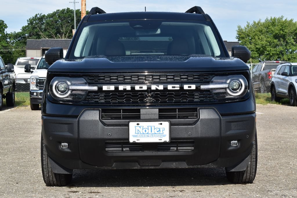 Certified 2025 Ford Bronco Sport Outer Banks w/ Outer Banks Tech Package+ AWD/4WD image 2