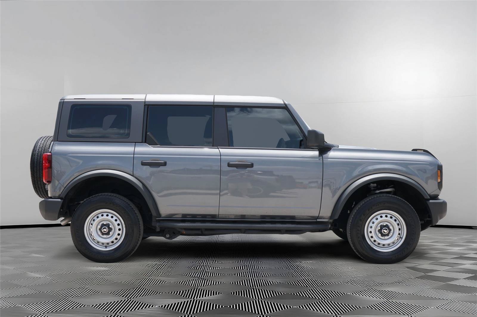 Certified 2025 Ford Bronco 4-Door AWD/4WD image 4