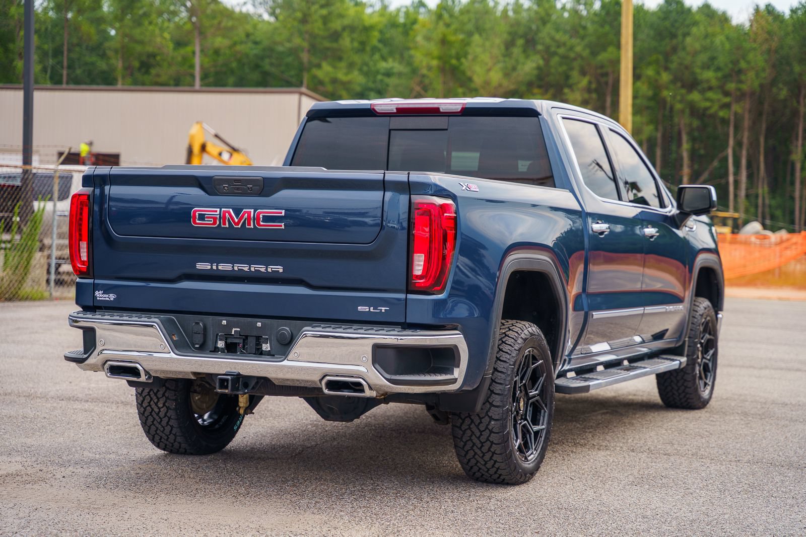 Used 2021 GMC Sierra 1500 SLT w/ SLT Premium Plus Package AWD/4WD image 9