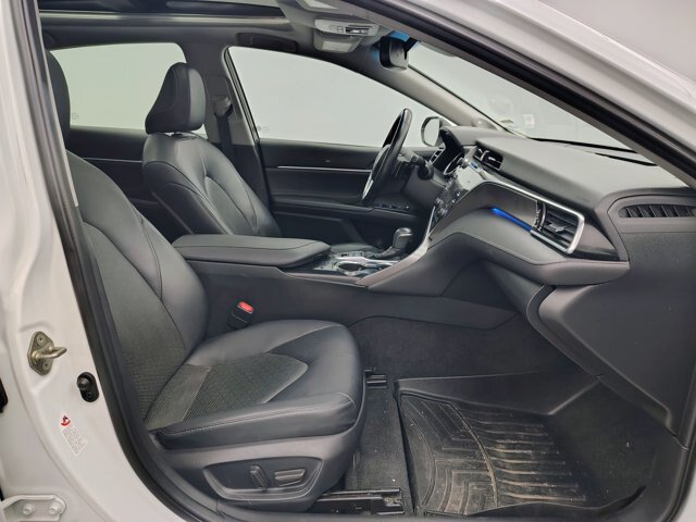 Used 2018 Toyota Camry XSE FWD image 14