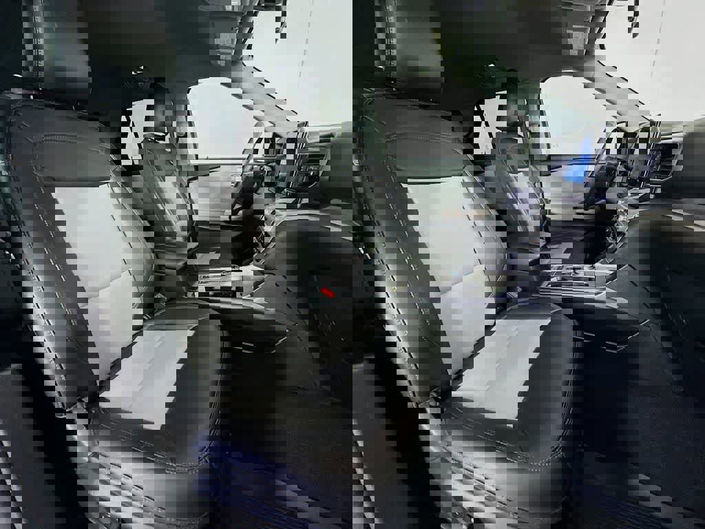 Certified 2022 Ford Explorer XLT w/ Equipment Group 202A image 18