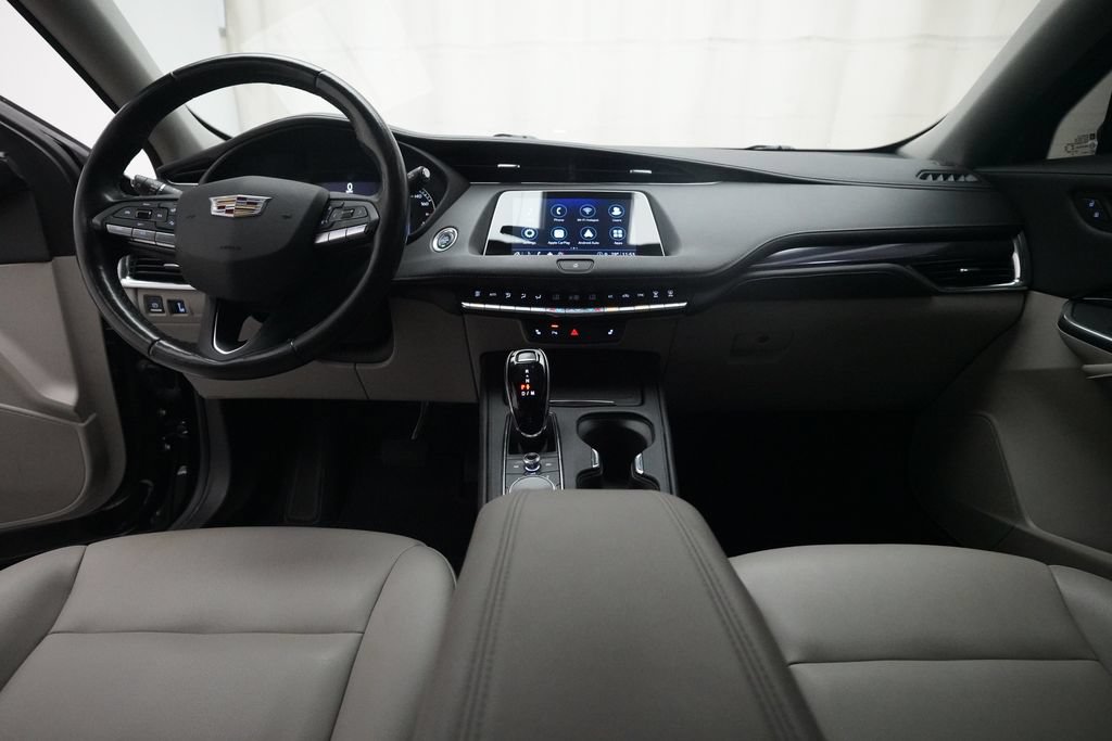 Used 2022 Cadillac XT4 Luxury w/ Cold Weather Package AWD/4WD image 5