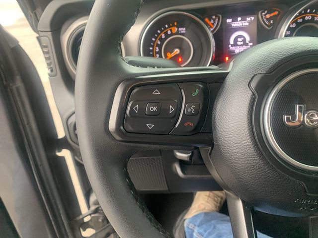 Used 2023 Jeep Gladiator Sport AWD/4WD image 17
