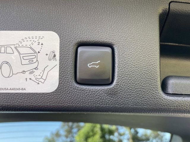 Certified 2020 Ford Escape Titanium FWD image 9