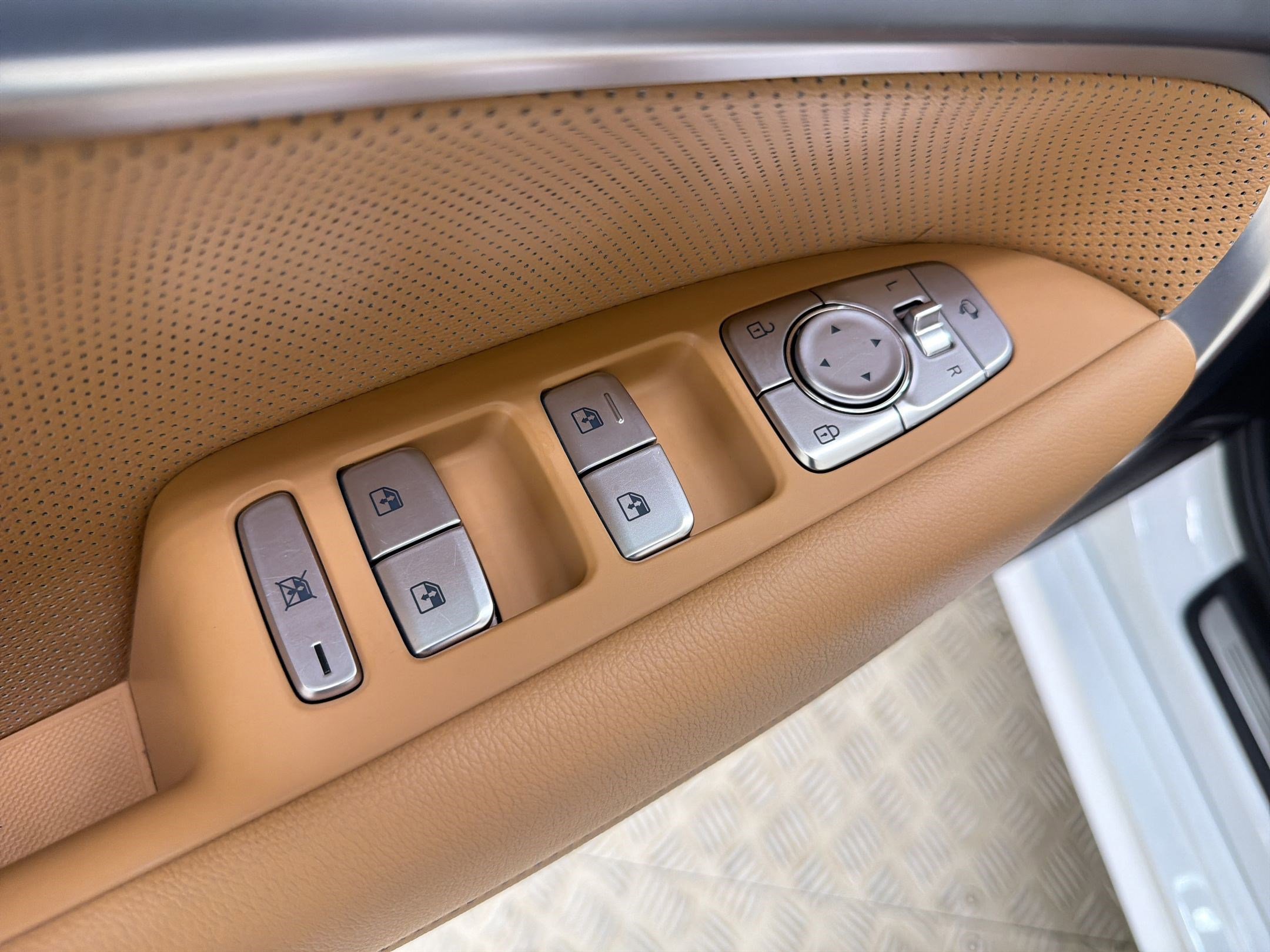 Used 2022 Genesis G70 3.3T image 21