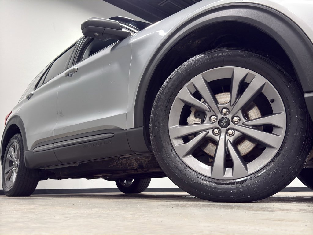 Certified 2021 Ford Explorer XLT w/ Equipment Group 202A image 2