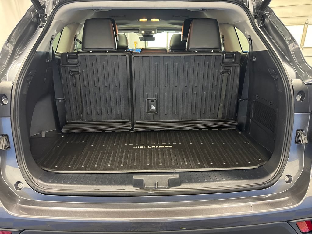 Used 2023 Toyota Highlander XLE AWD/4WD image 23