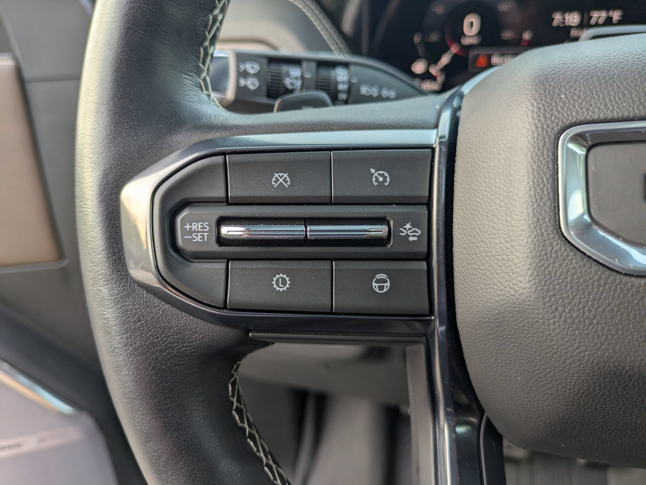 Used 2025 GMC Yukon Denali Ultimate AWD/4WD image 18
