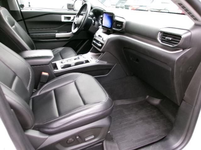 Certified 2022 Ford Explorer XLT w/ Equipment Group 202A AWD/4WD image 4