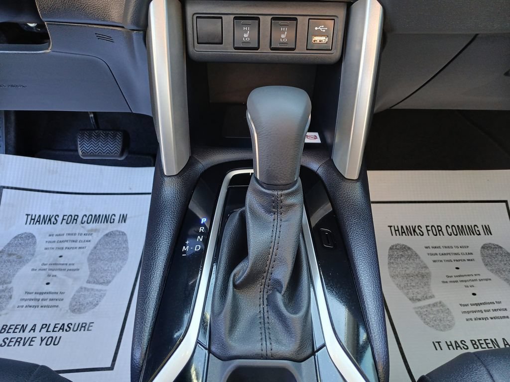 Used 2022 Toyota Corolla Cross XLE w/ Convenience Package FWD image 16