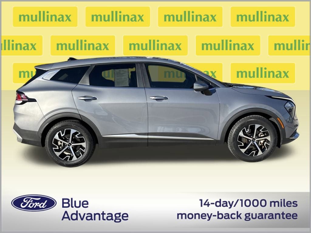 Used 2023 Kia Sportage EX image 2