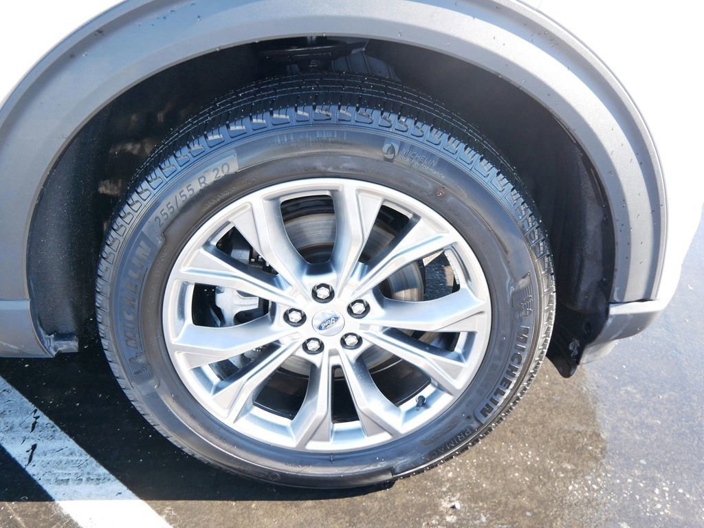 Certified 2022 Ford Explorer XLT w/ Equipment Group 202A image 6