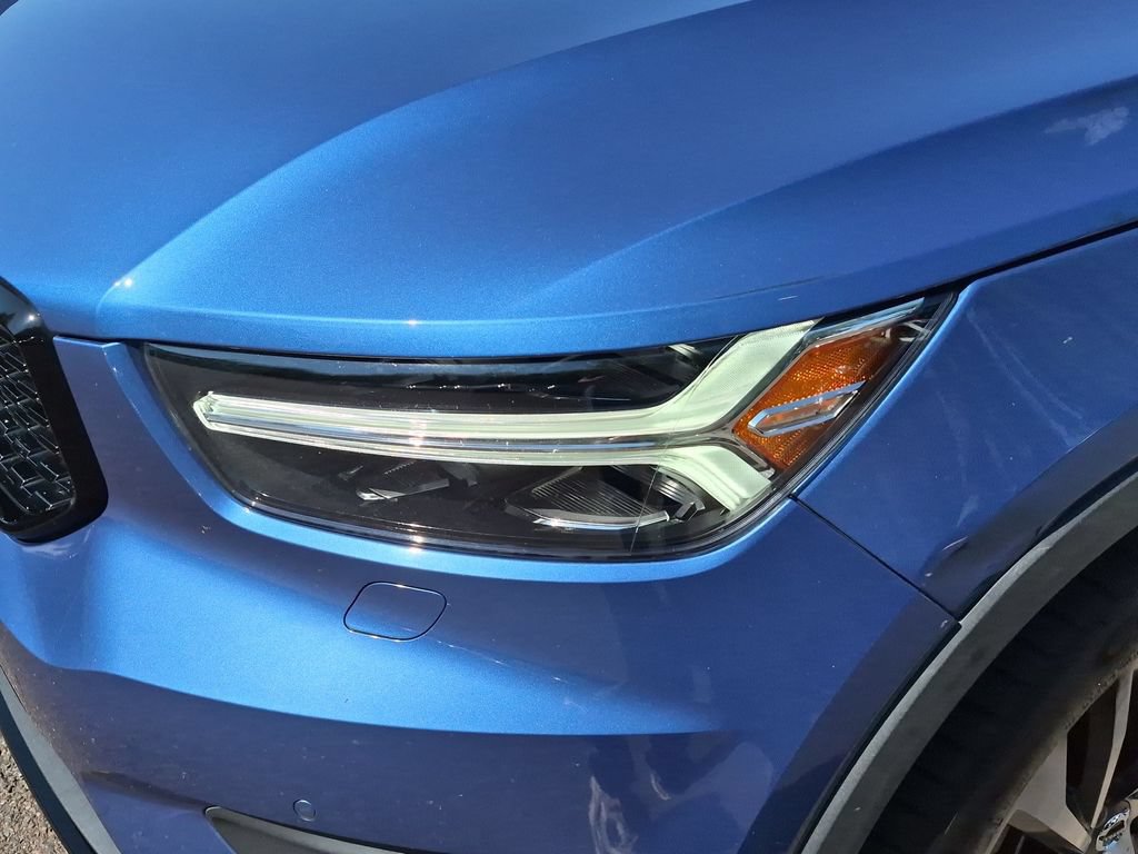 Used 2020 Volvo XC40 T5 R-Design w/ Protection Package Premier AWD/4WD image 3