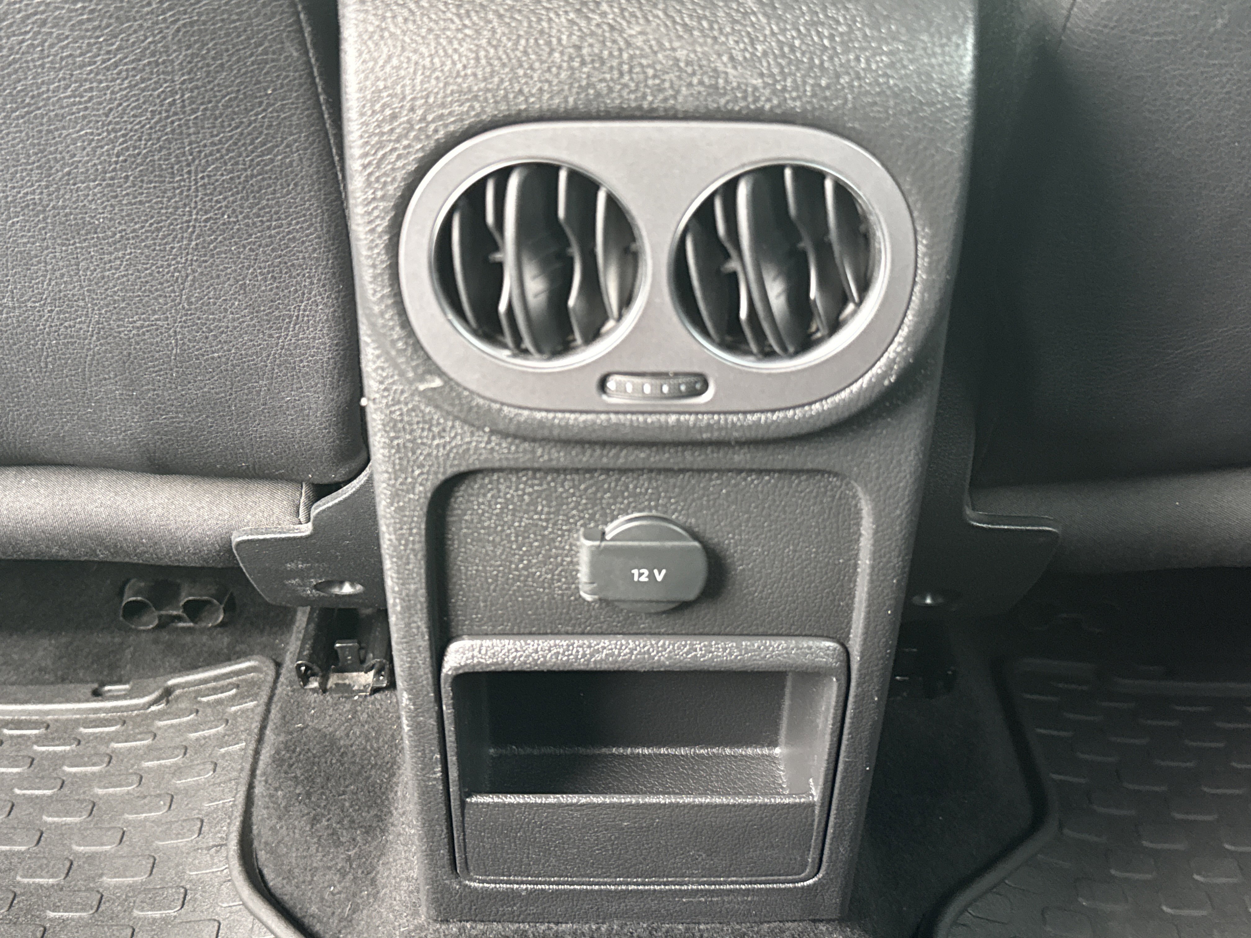 Used 2018 Volkswagen Tiguan Limited w/ Premium Package image 24