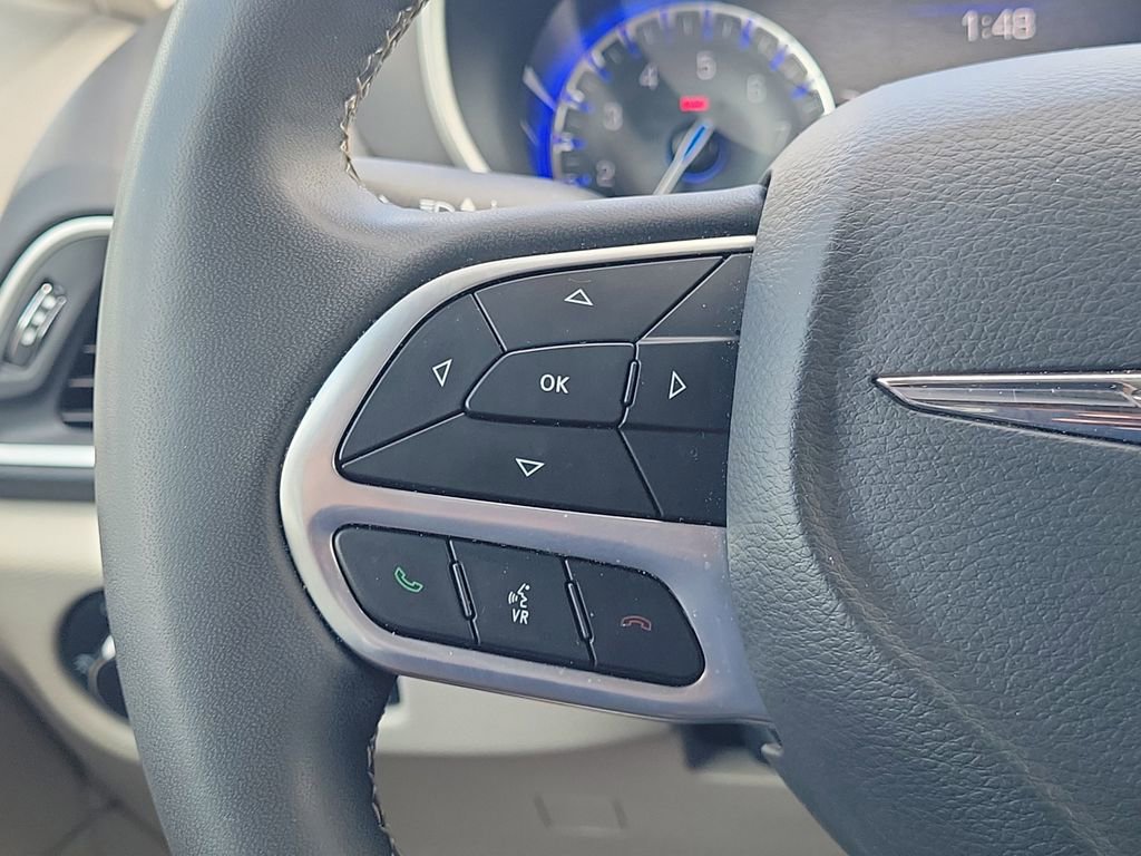 Used 2023 Chrysler Pacifica Touring-L FWD image 24