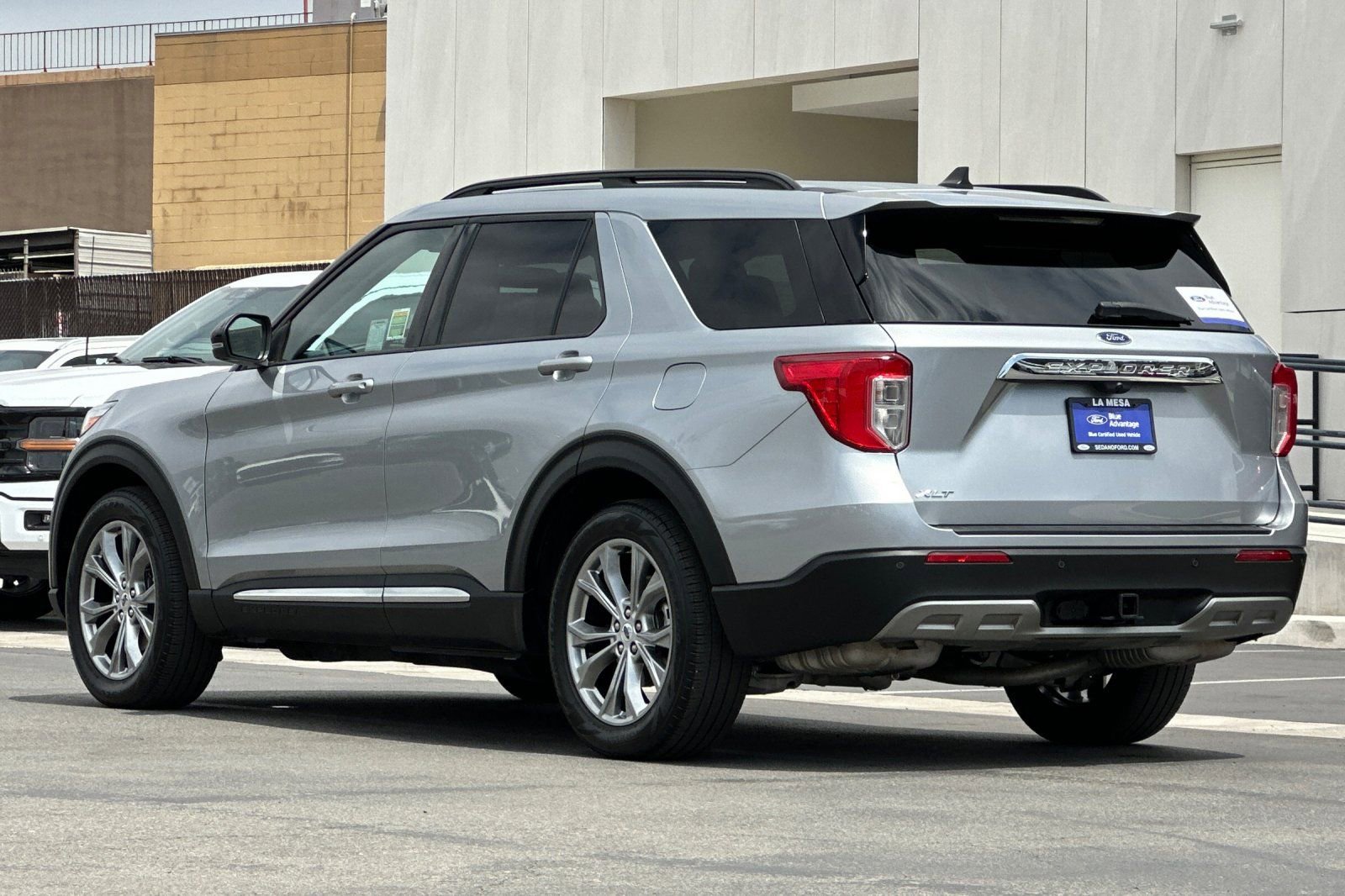 Certified 2022 Ford Explorer XLT w/ Equipment Group 202A RWD image 5