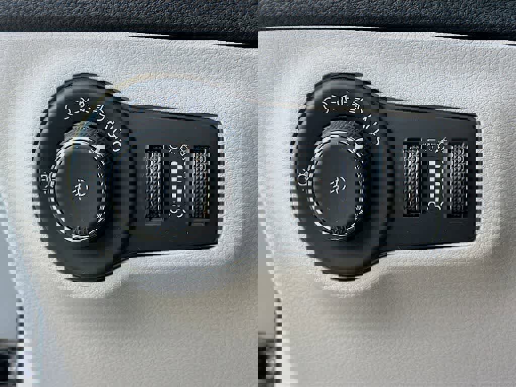 Used 2021 Jeep Compass Limited image 27