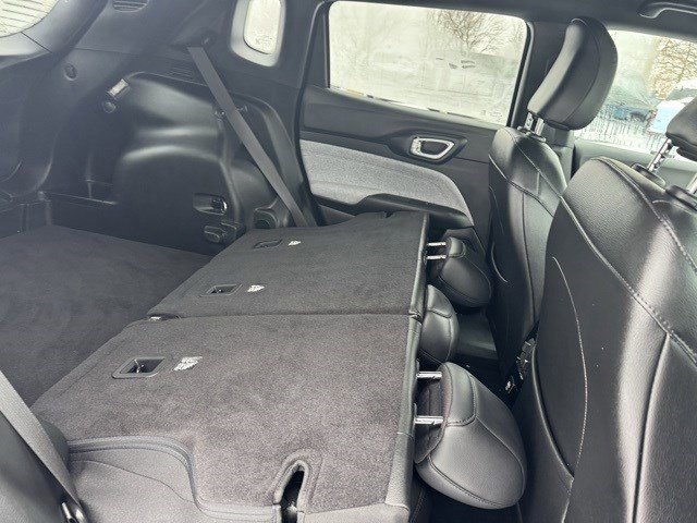 Used 2024 Jeep Compass Latitude image 32