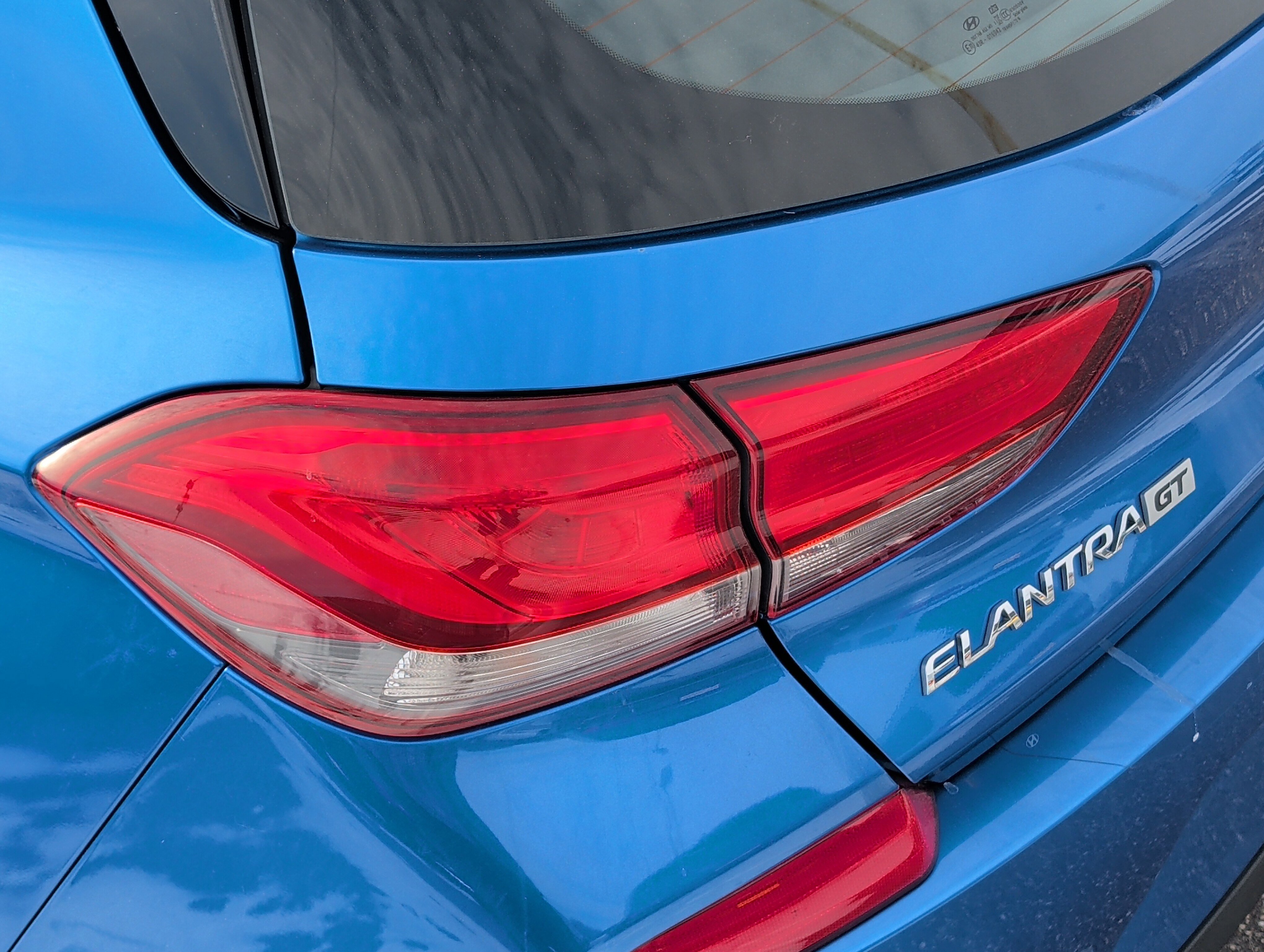 Used 2018 Hyundai Elantra GT image 17