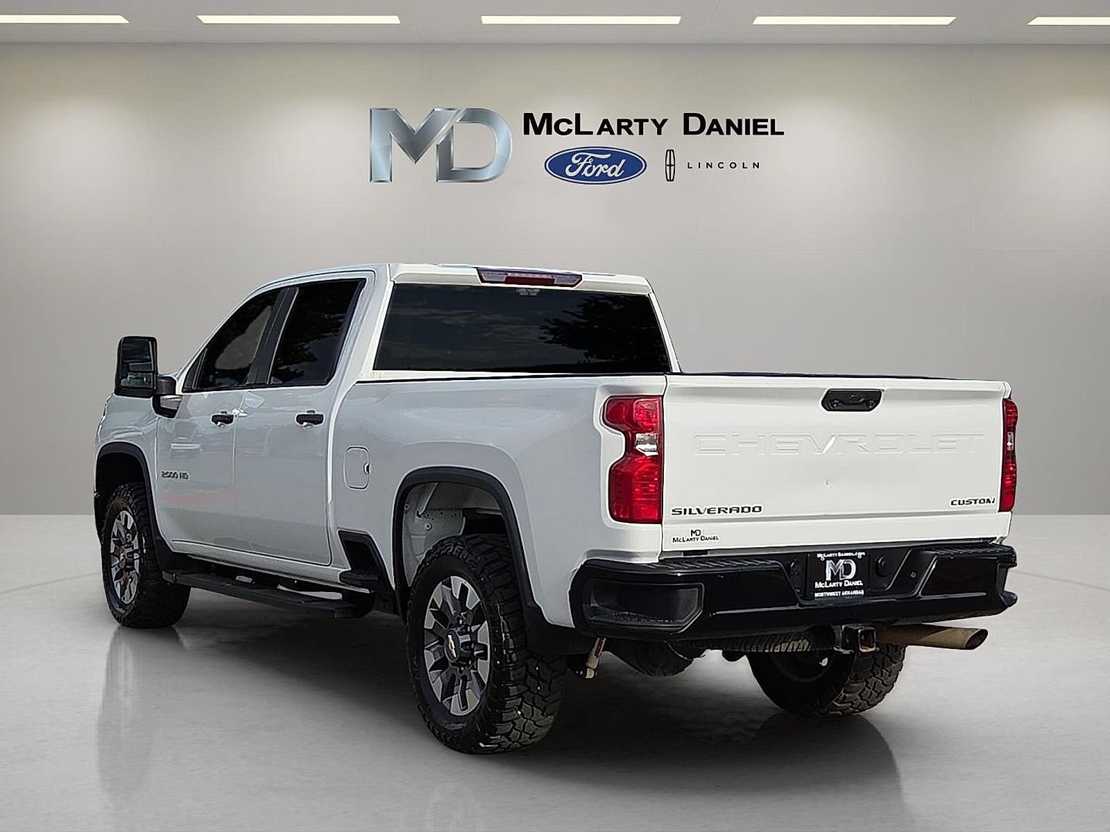 Used 2024 Chevrolet Silverado 2500 Custom w/ Custom Convenience Package AWD/4WD image 4