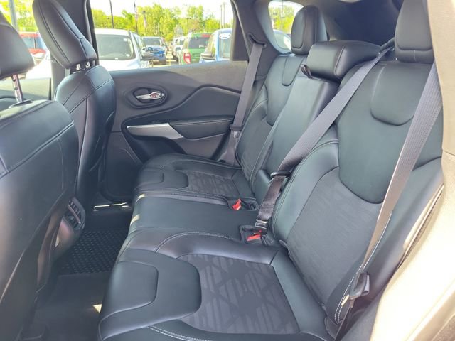 Used 2022 Jeep Cherokee Latitude w/ Trailer Tow Group AWD/4WD image 23
