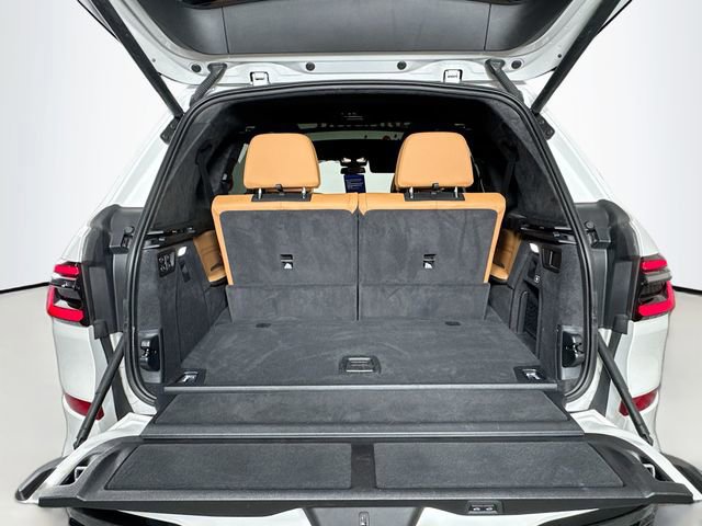 Used 2024 BMW X7 xDrive40i w/ M Sport Package image 31