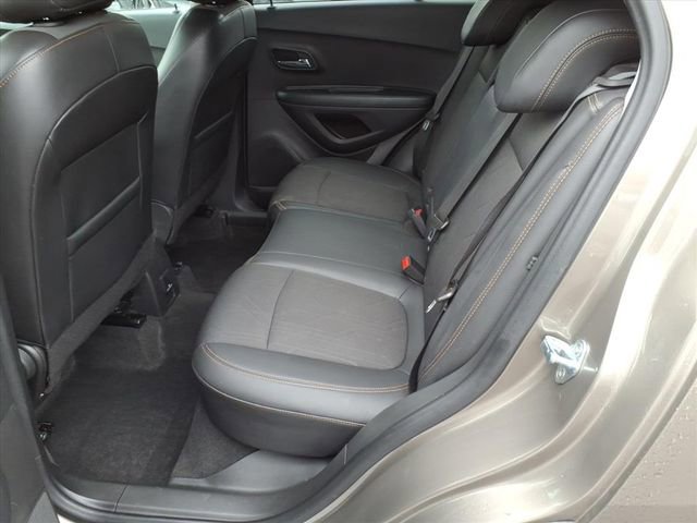 Used 2022 Chevrolet Trax LT w/ LT Convenience Package image 17