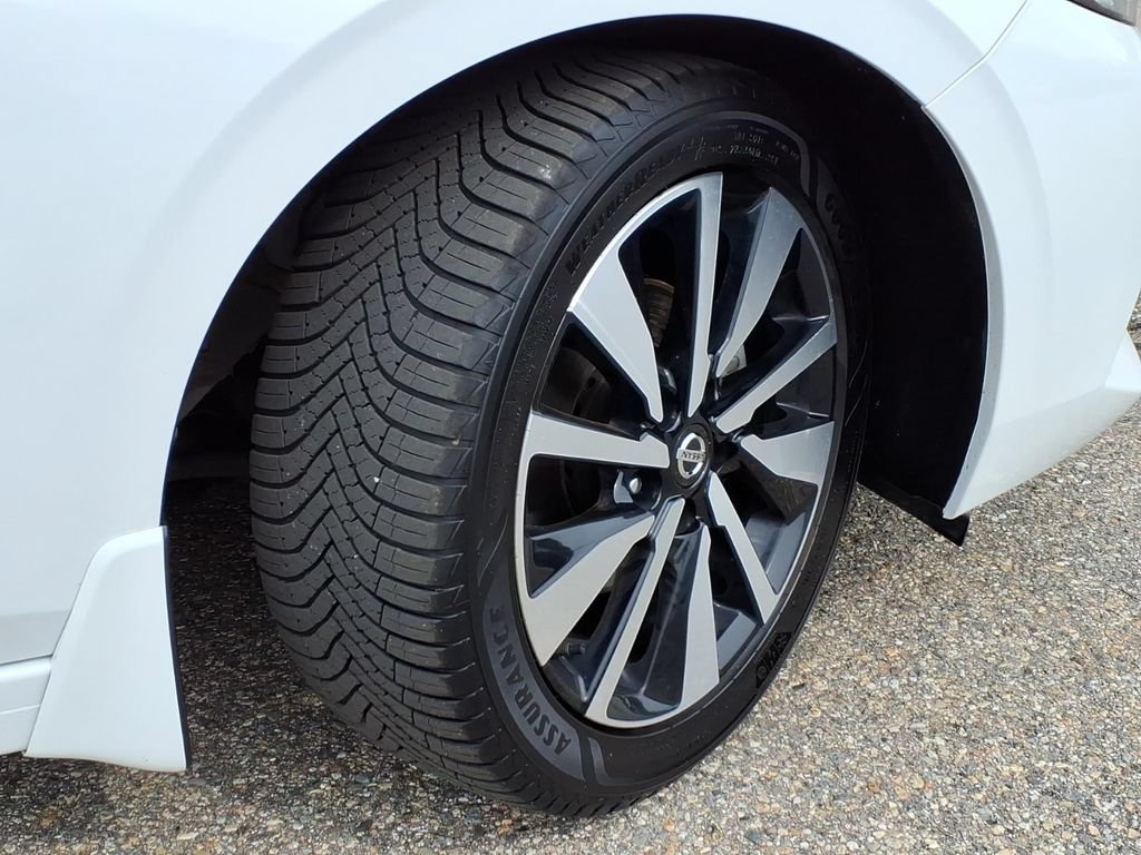 Used 2023 Nissan Sentra SV w/ SV Premium Package FWD image 9