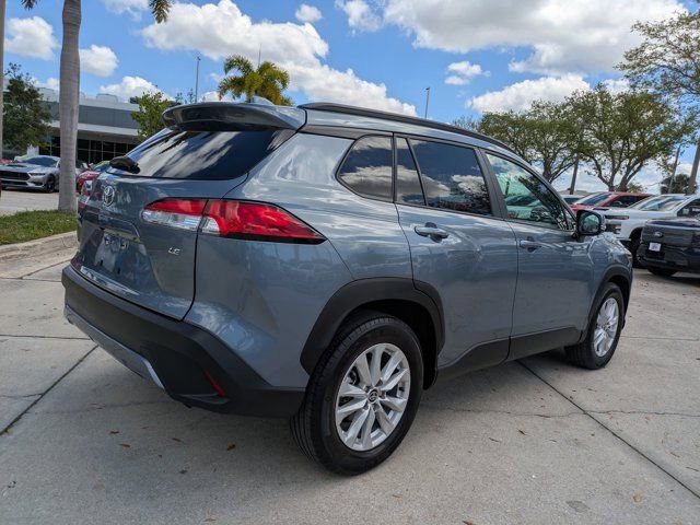 Used 2023 Toyota Corolla Cross LE w/ Moonroof Package image 4