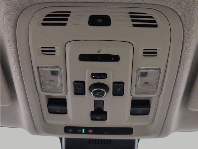 Used 2024 GMC Yukon XL Denali w/ Advanced Technology Package AWD/4WD image 19