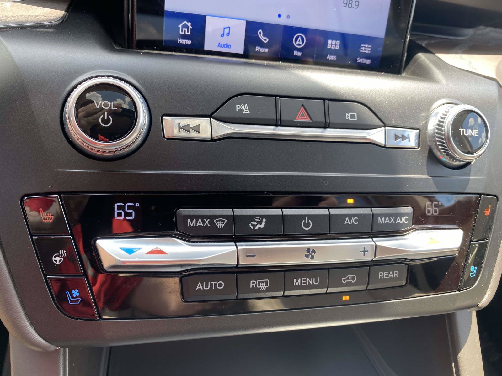 Certified 2020 Ford Explorer Platinum w/ Premium Technology Package AWD/4WD image 27