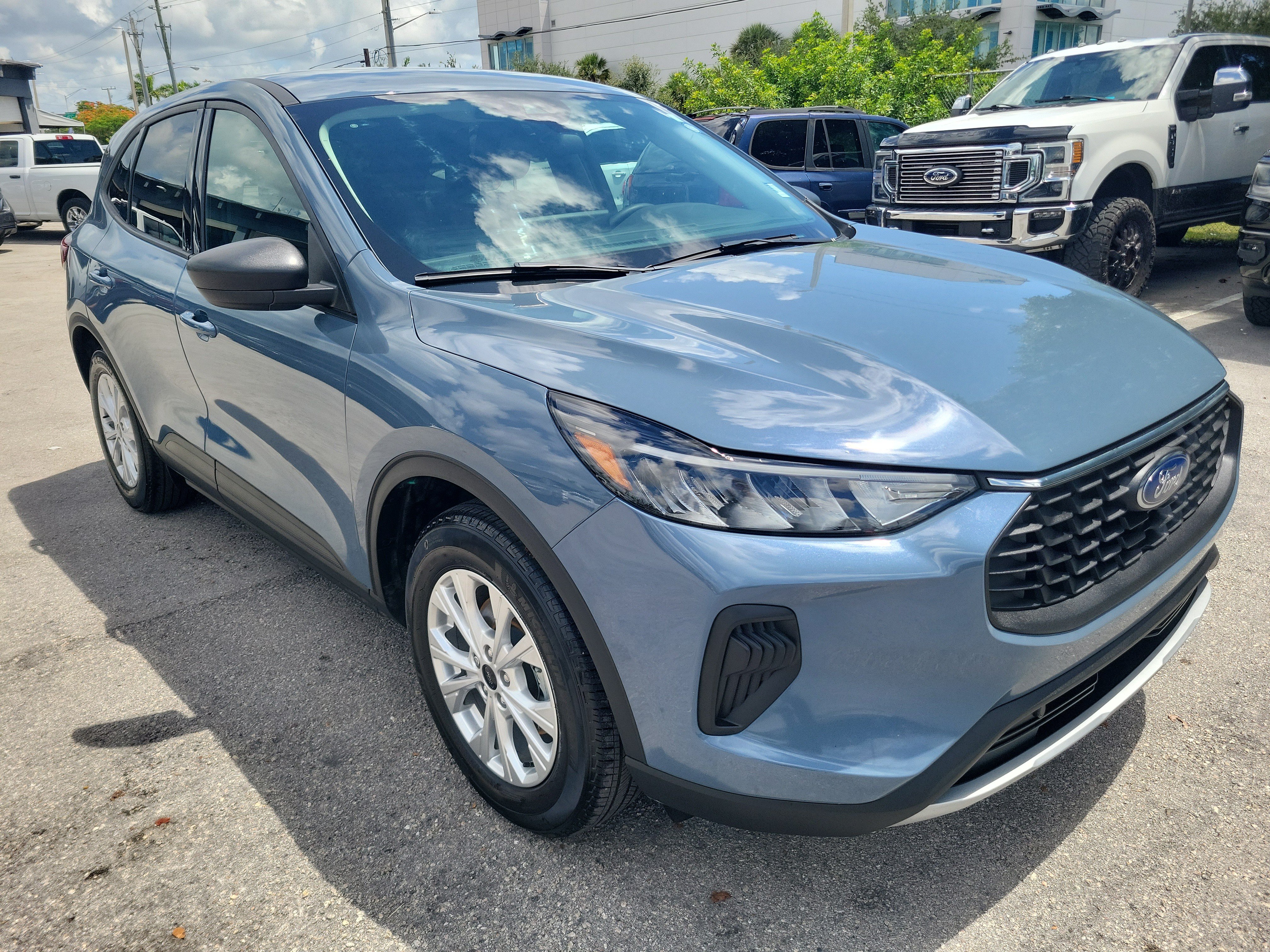 Certified 2025 Ford Escape Active w/ Tech Pack #1 FWD image 3
