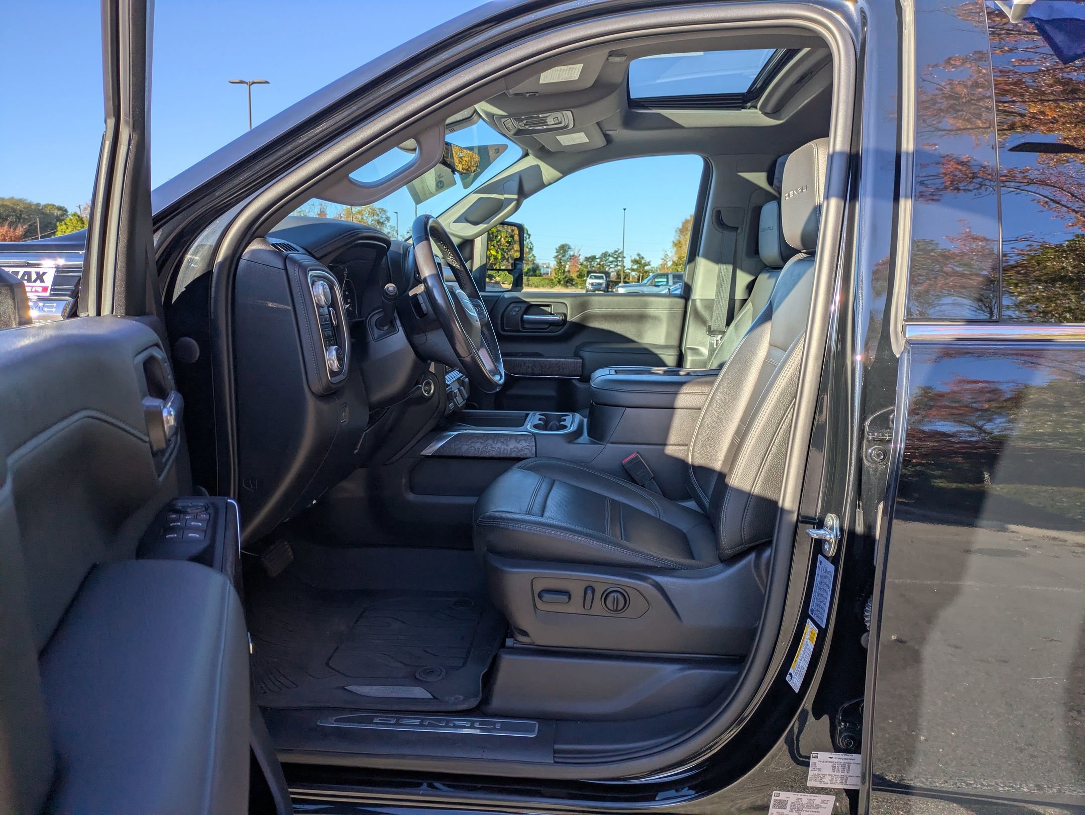 Used 2022 GMC Sierra 3500 Denali w/ Denali Ultimate Package image 13