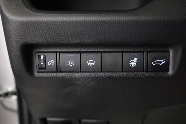 Used 2022 Toyota RAV4 XLE Premium AWD/4WD image 31