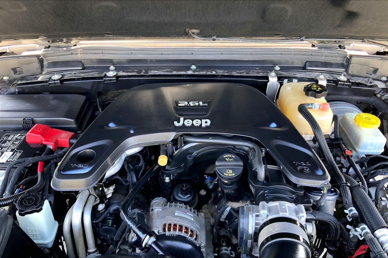 Used 2018 Jeep Wrangler Unlimited Sahara w/ Quick Order Package 24M Moab AWD/4WD image 27