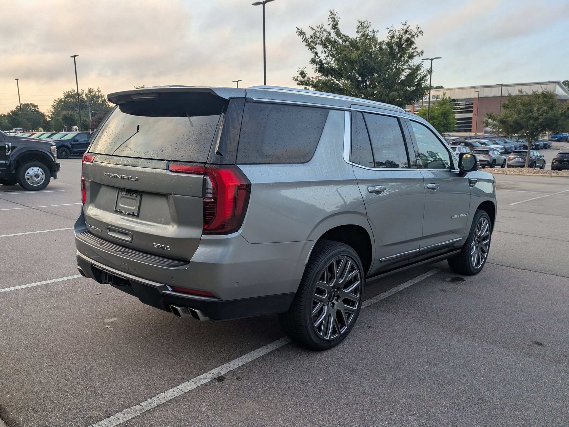 Used 2025 GMC Yukon Denali Ultimate AWD/4WD image 4