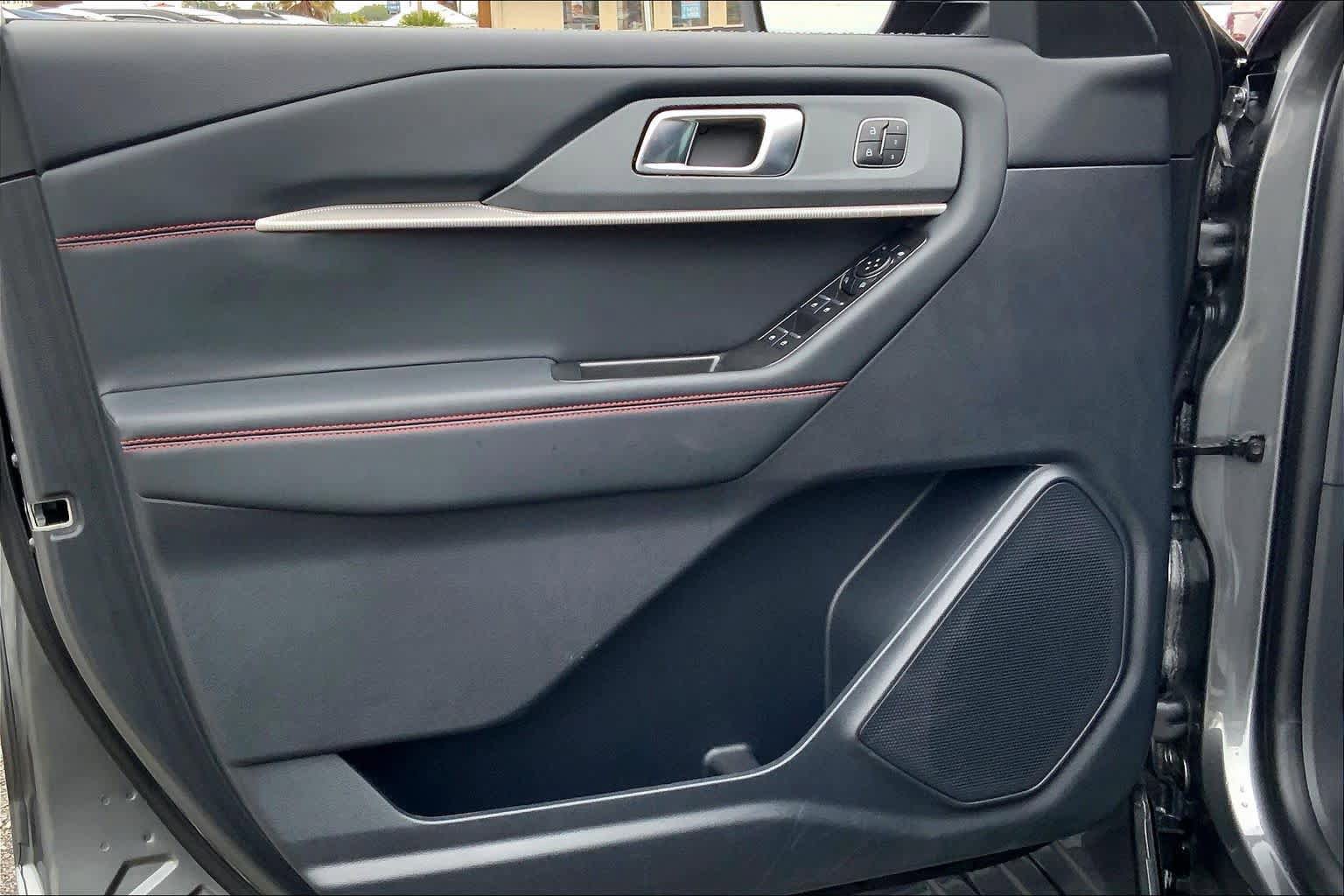 Certified 2025 Ford Explorer ST-Line w/ Premium Package RWD image 21