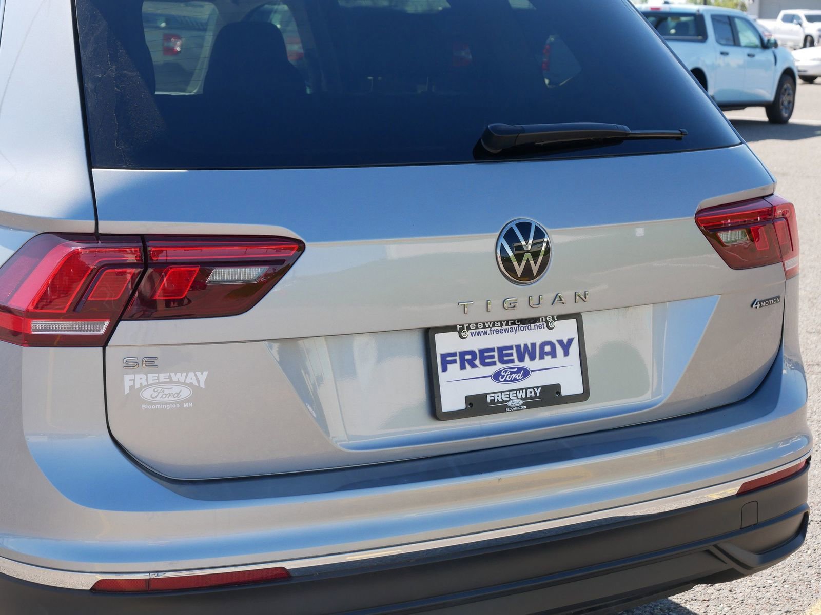 Used 2024 Volkswagen Tiguan SE AWD/4WD image 11