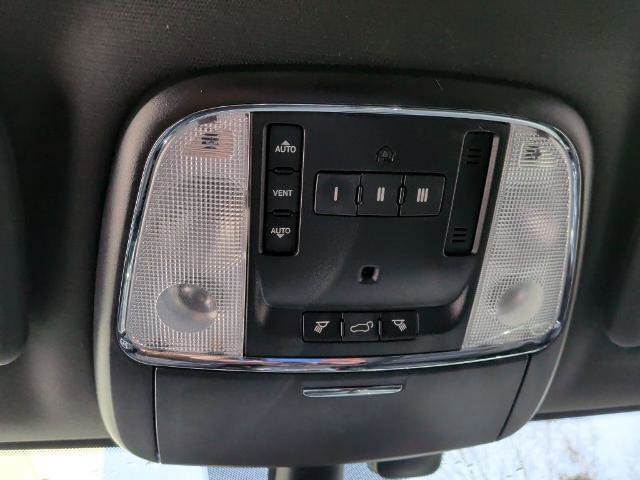 Used 2018 Jeep Grand Cherokee Limited image 26